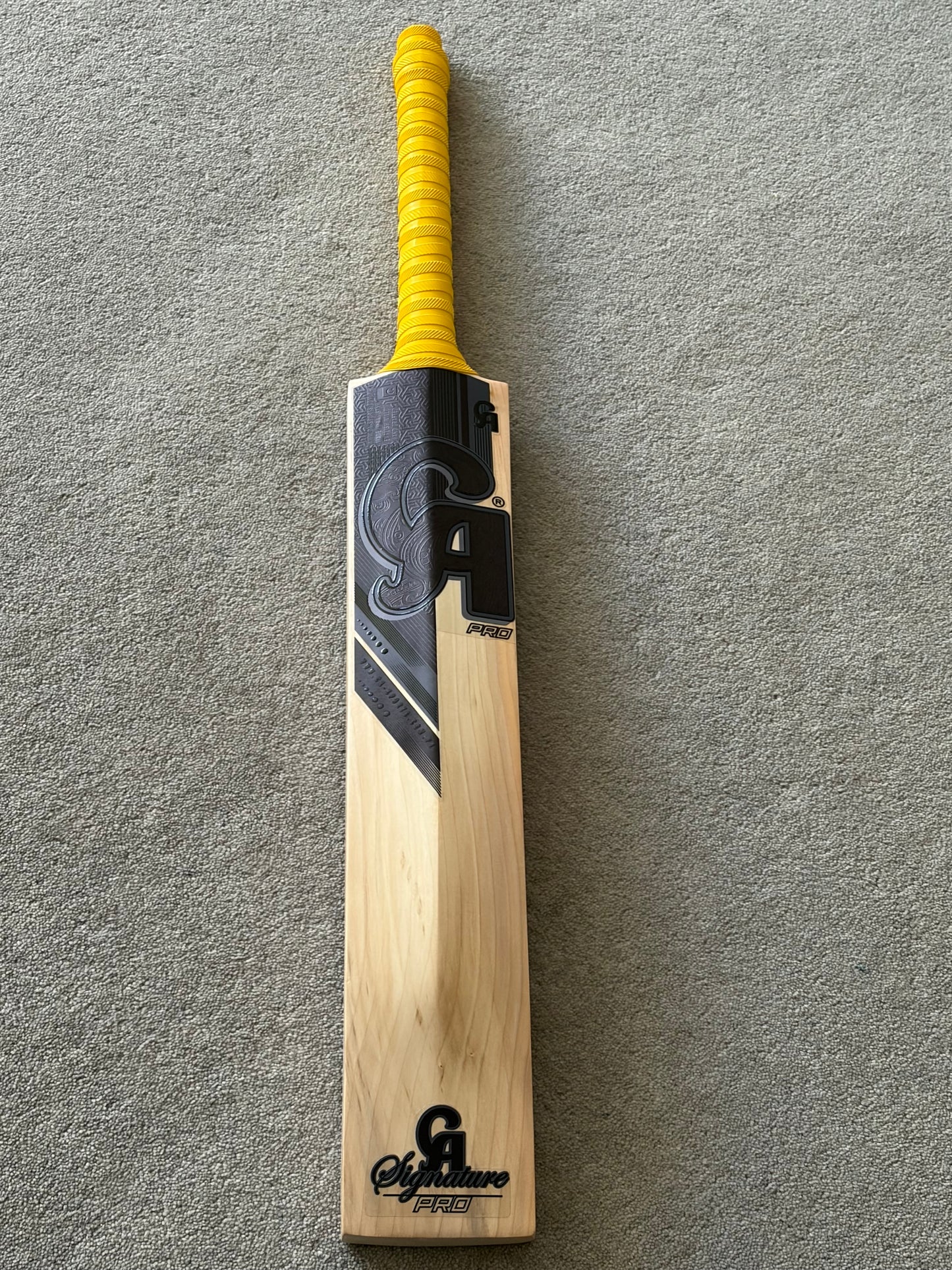 CA Pro Blackout Signature Cricket Bat (2lb 10oz)