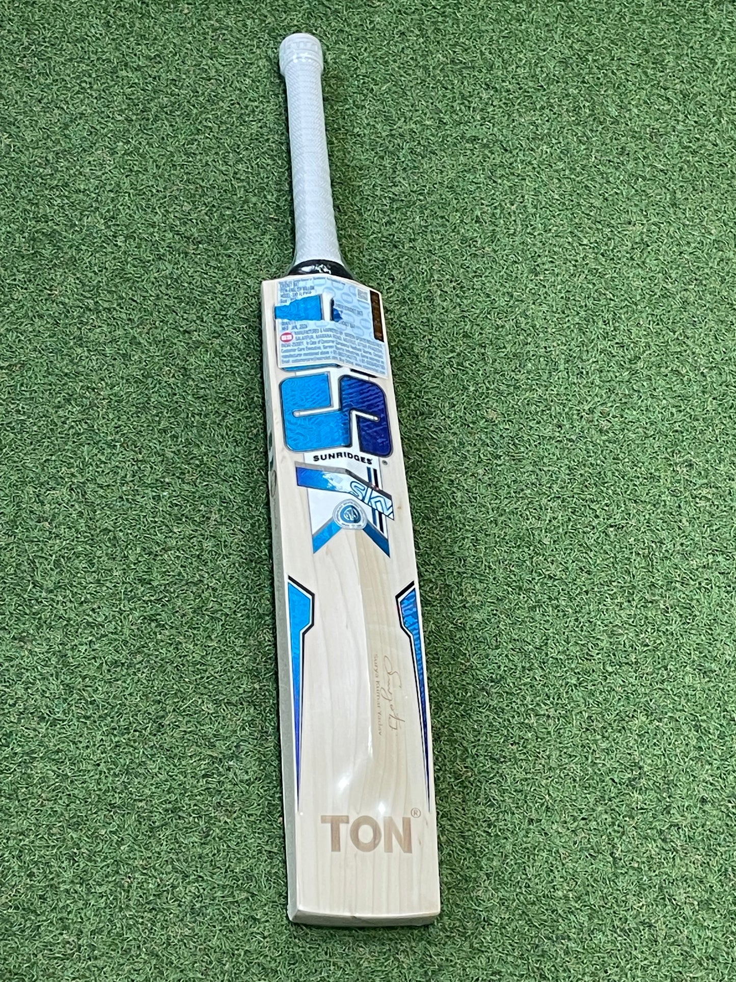 SS Sky Flicker Harrow Junior Cricket Bat (2lb 5oz)