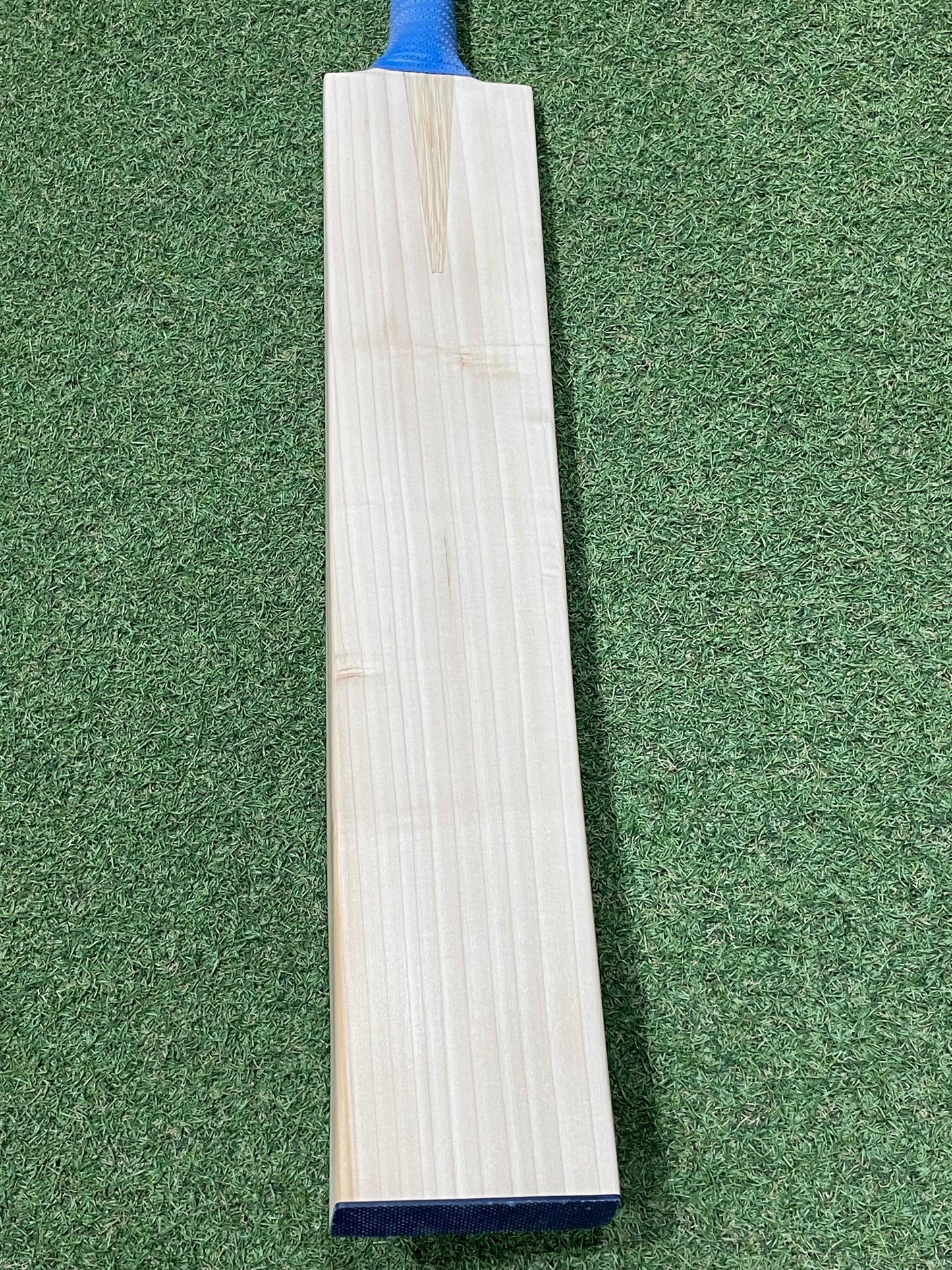 Plain Players UK Made Cricket Bat (2lb 8oz)