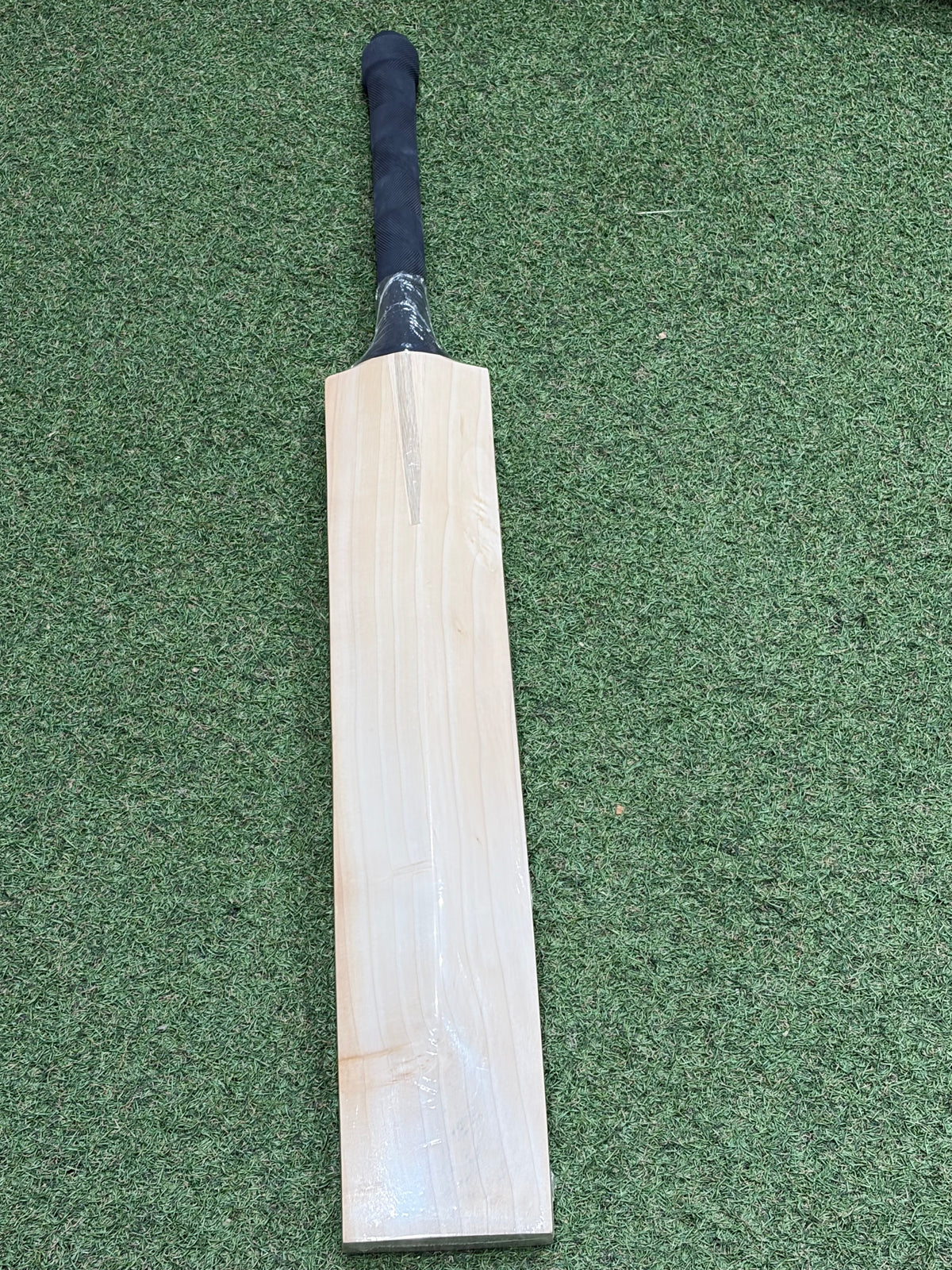 MB Malik Plain Cricket Bat (2lb 9oz)