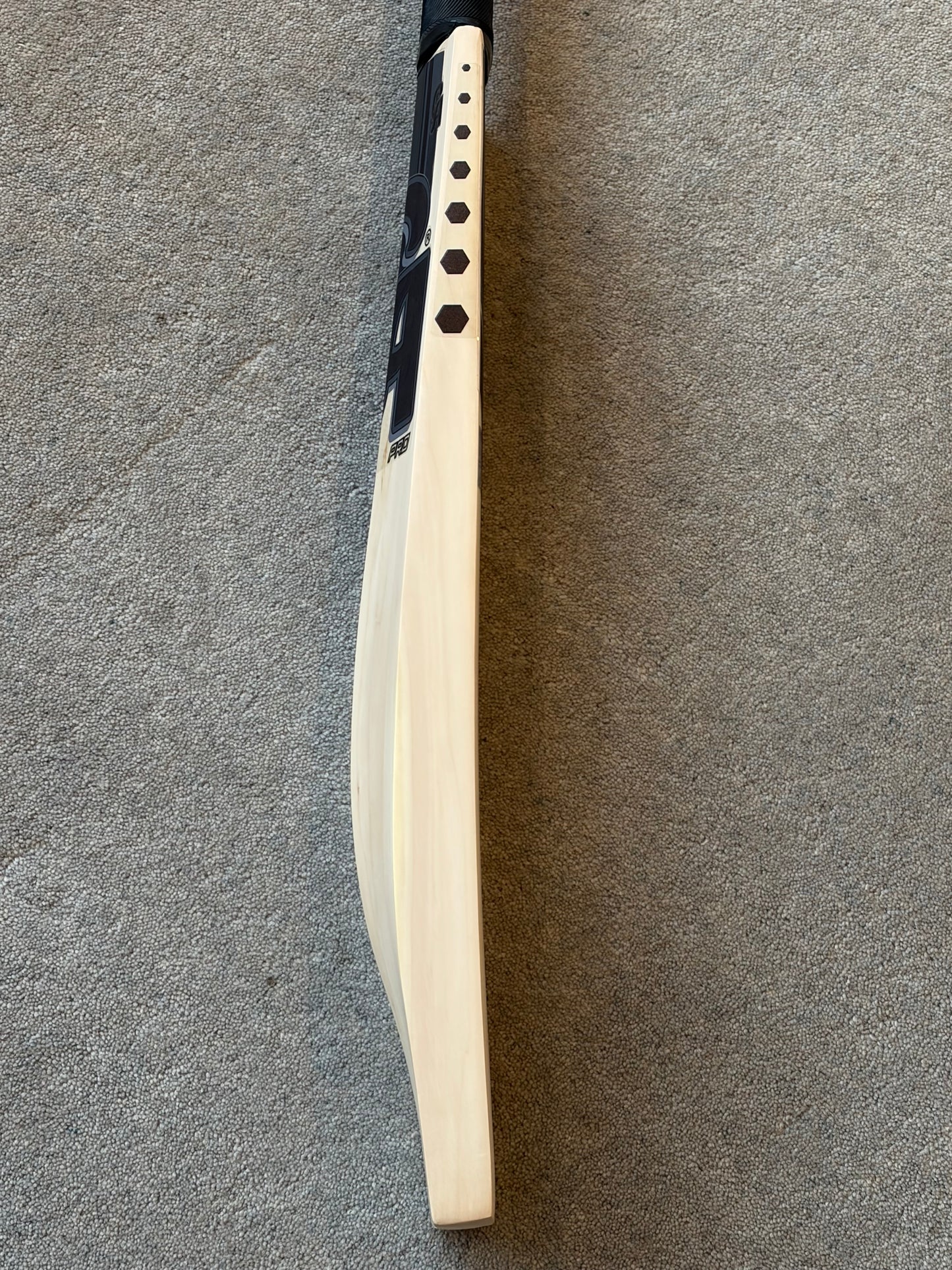 CA Pro Blackout LE Cricket Bat (2lb 9oz)