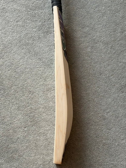 MB Malik UMZ Players Cricket Bat (2lb 9oz)