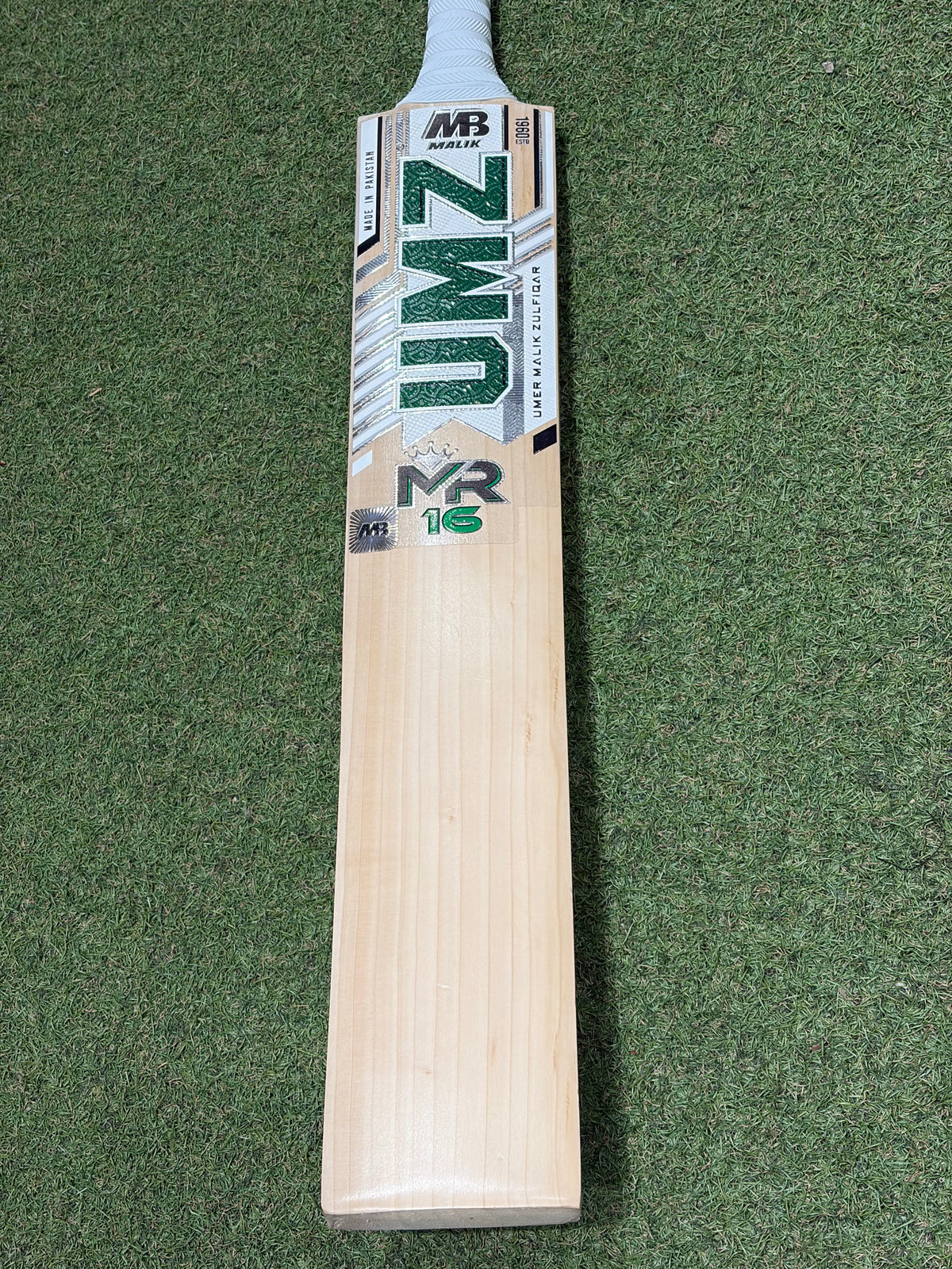MB Malik Mohammed Rizwan Players Cricket Bat (2lb 7oz)