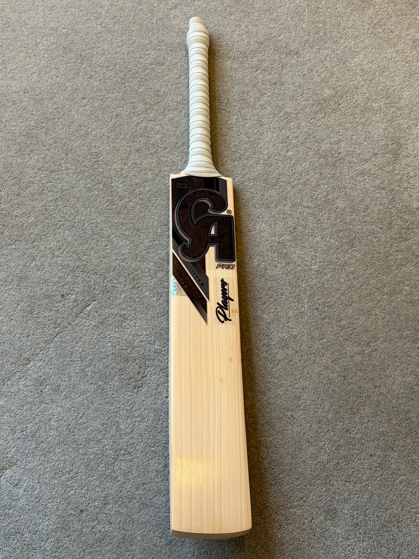 CA Pro Blackout Players Cricket Bat (2lb 10oz)