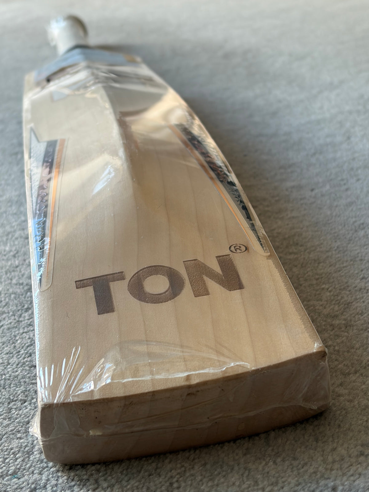 SS Ton Smacker Extreme Cricket Bat (2lb 10oz)