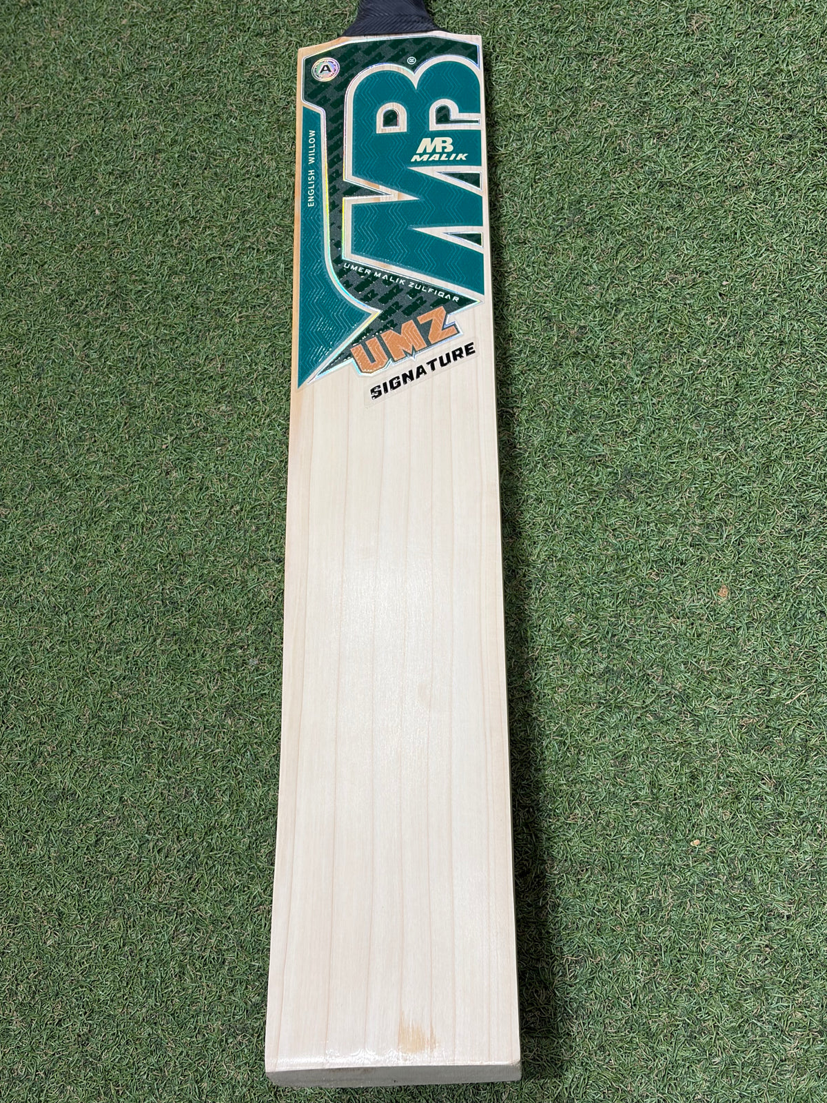 MB Malik UMZ Signature Cricket Bat (2lb 9oz)
