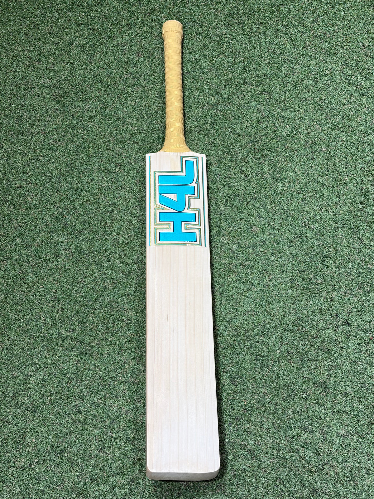 Hell 4 Leather (H4L) Pro Grade Cricket Bat (2lb 8oz)