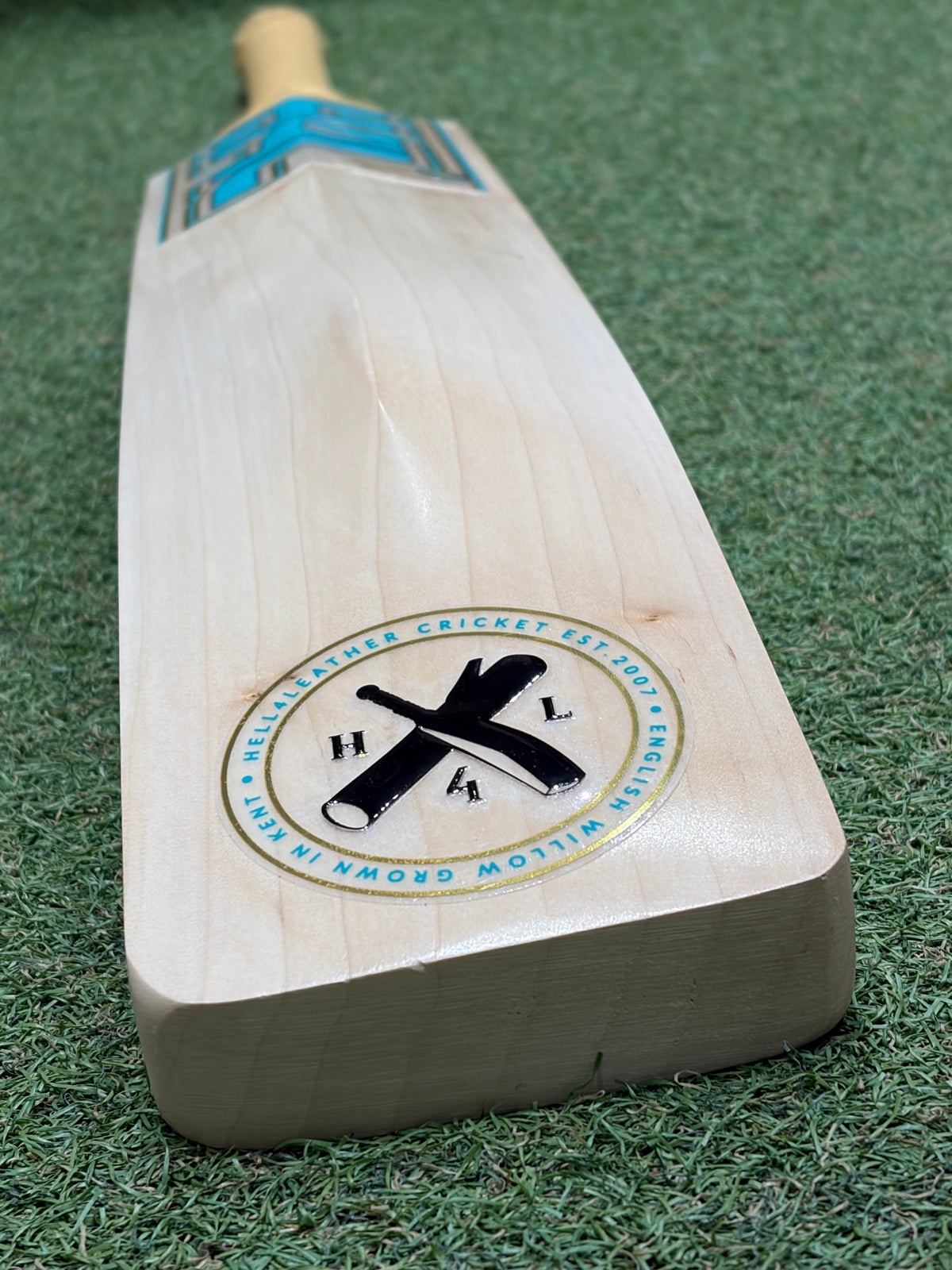 Hell 4 Leather (H4L) Pro Grade Cricket Bat (2lb 8oz)