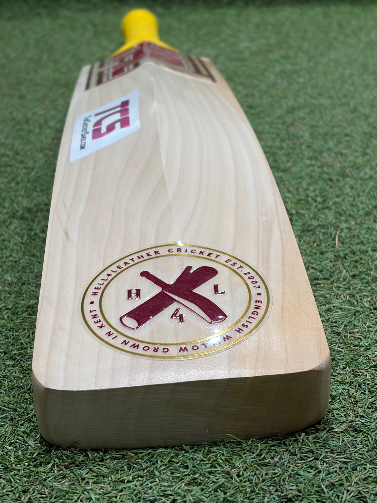 Hell 4 Leather (H4L) Pro Grade Cricket Bat (2lb 10oz)